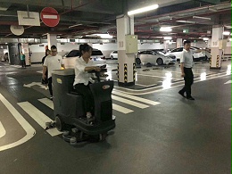 如何用全自动洗地机清洗停车场提升效率？