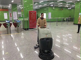 美高手推式洗地机进驻东莞地铁2号线啦！